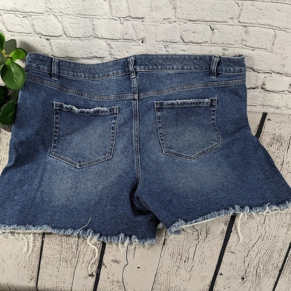 Lane Bryant FLEX magic waistband Signature Fit mid rise boyfriend midi short - Picture 11 of 12